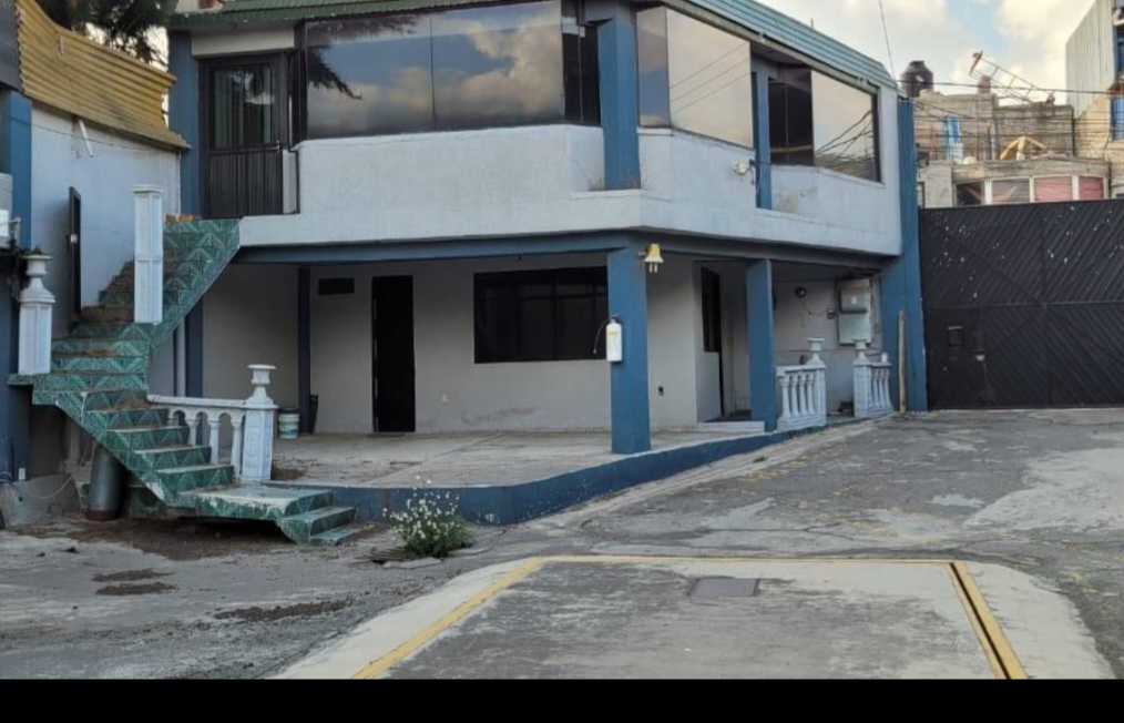 Venta de nave con terreno