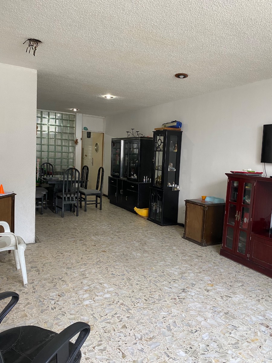 Casa en Venta en Venustiano Carranza, 4 Recámaras y Jardín