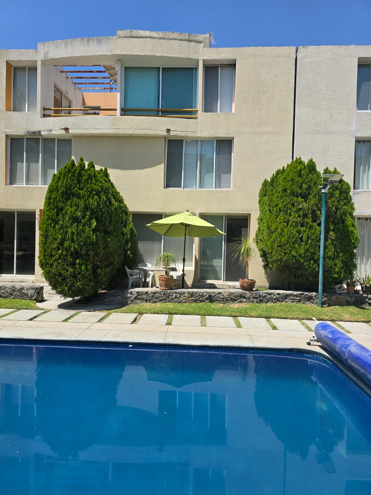 Casa en Renta con Alberca y Vigilancia en Xochitepec