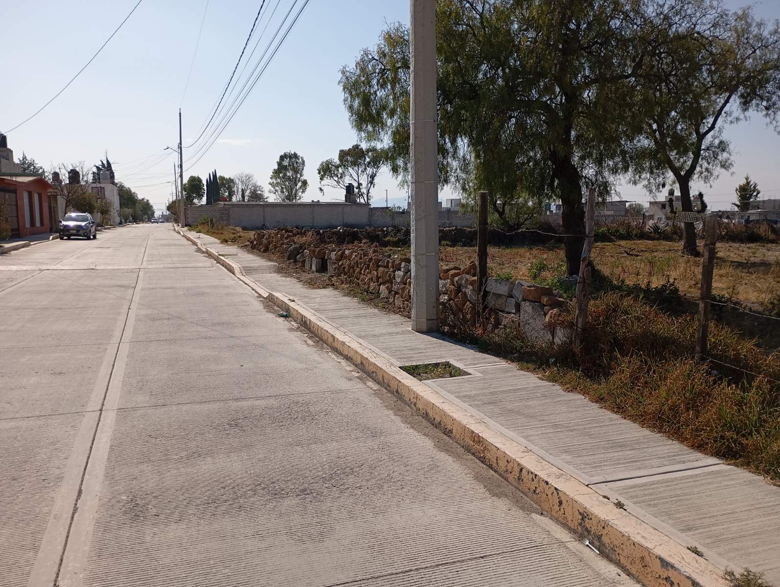 Terreno centrico pie de carretera